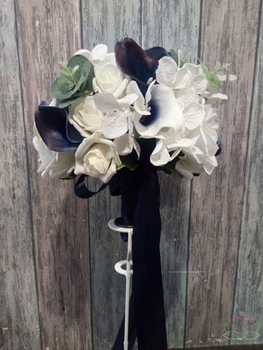 Bruidsboeket Maatwerk Wit met blauwe Calla's 