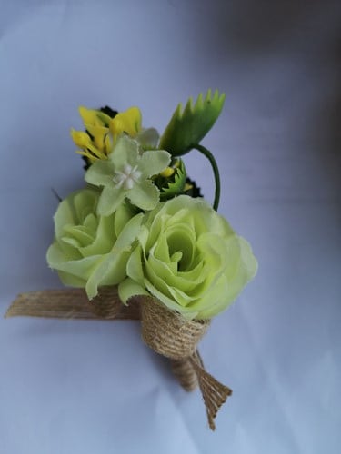 Luxe Corsage Groen met jute op pinclip Corsage Klaar