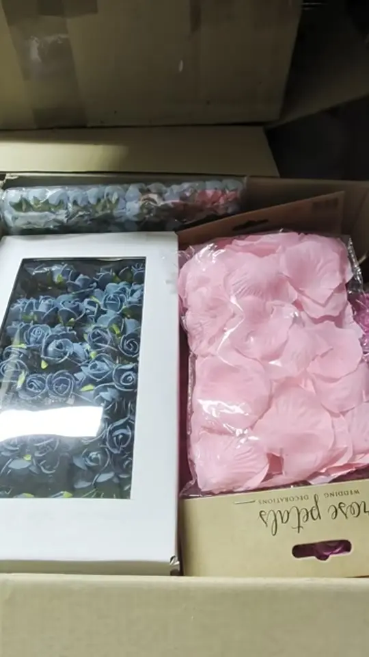 Restantenbox Rosebear Minifoamroosjes en zijdenblaadjes
