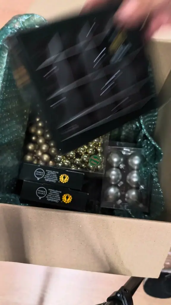 Restantenbox Bomvol Kerstballen Bekijk video voor inhoud