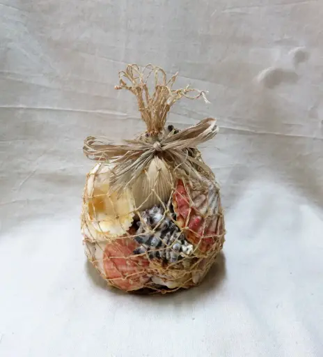 [A-015108] Schelpenmix in abaca visnet natural 700 gr