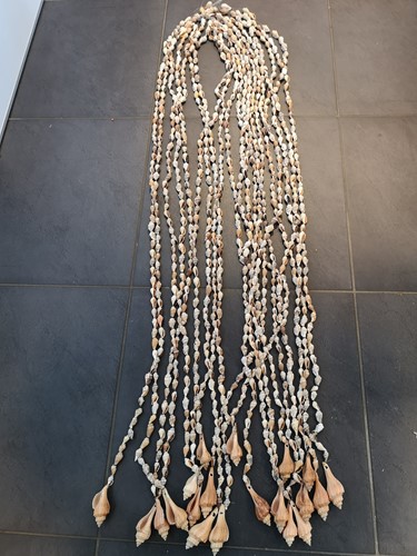 [A-022221] Schelpengordijn Schelpenhanger Perceng geboorde schelpen bruin ca. 2 kg