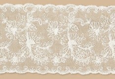[A-013487] Geborduurd Kant breed Creme 85 mm rol 5 meter