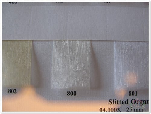 [A-018593] Lint Organza Slitted 802 Ivory 25 mm rol 25 m