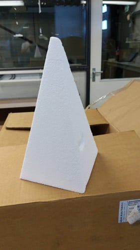[A-019905] Oasis® Styropor Piepschuim Isimo Piramide 30×14×14 cm