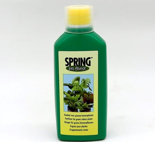 [A-022528] SPRING VOEDSEL VOOR GROENE PLANTEN 500ml voor binnen en buitenplanten