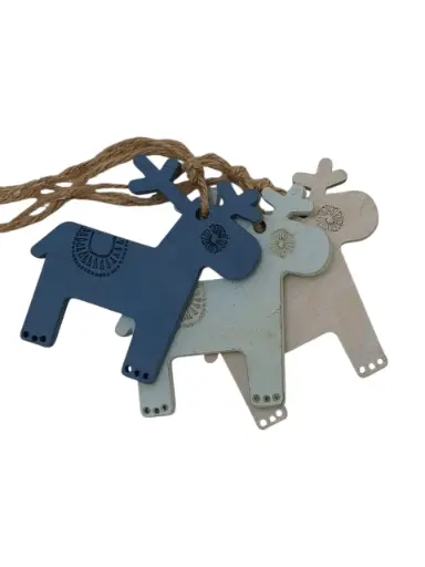 [A-015002] Houten hanger Rendier Mixed 8x8 cm met touw