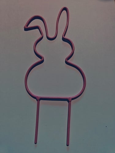 [A-025247] Metalen Frame Haas hangend oor op steker Roze 15 cm