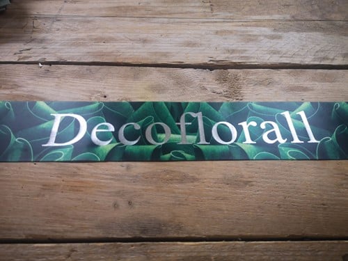 [A-022629] Bedrukt lint Greenleaf Ruscus met Metallic Zilveren opdruk 70 mm 80 cm