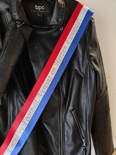 [A-026005] Voetbalsjerp oid Sjerpen Bedrukt 75 mm Vlag met Goud opdruk eigen tekst opgeven, maatwerk