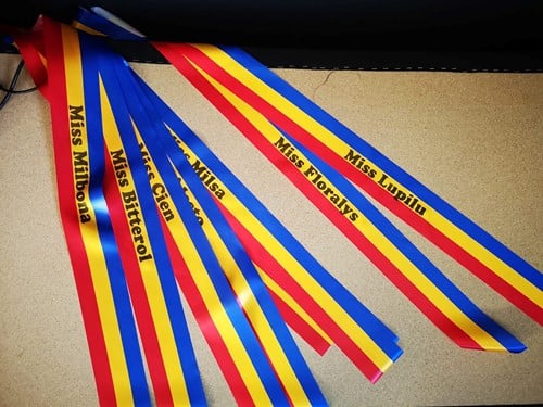 [A-023806-4] Sjerp bedrukt Bride to be of Mister of Missverkiezing Vlag met Gouden opdruk 100 mm breed