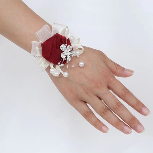 [A-023014] Luxe Polscorsage Rood Satijnroos met broche en parels kant en klaar
