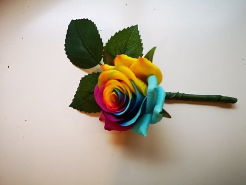 [A-024724] Regenboogcorsage Luxe Corsage Zijden Rainbow met blad