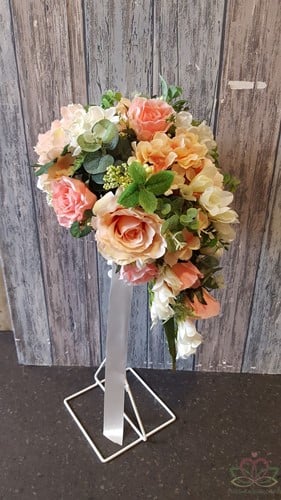 [A-014104] Maatwerk ZijdeBoeket druppel op bridy Peach met Groen Maatwerk