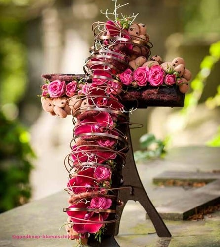 [A-006524] OASIS® Mini Kruis 40 × 24,5 × 5,5 cm met staander oase voor verse bloemen