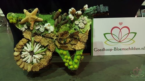 [A-007683] Kruiwagen steekschuimvorm oase voor verse bloemen