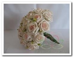 [A-007181] Bruidsboeket Foamrozen Creamrose met parelsEV57 