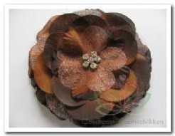 [A-007723] Corsage bloem Peony met clip Bruin voor bruiloft en feestdecoratie