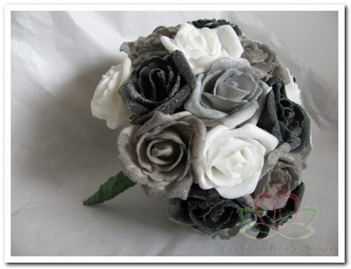 [A-008159] Bruidsboeket Foamrozen Zwart Grijs Wit EM 70 Bruidsboeket Zwart Grijs