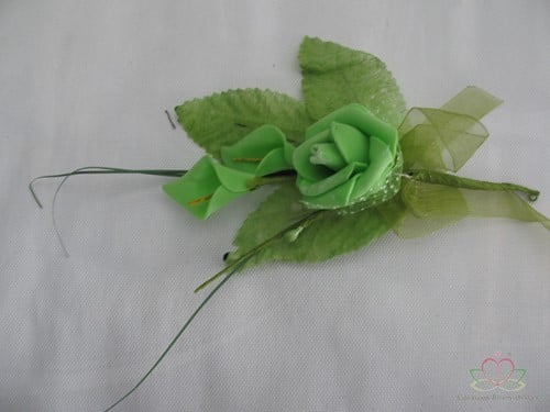[A-010686] Corsage van foam Roosje en Calla's + blaadjes Groen Maatwerk