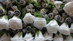 [A-010987] Corsage Roos Wit-grijs-Groen CPR133 Maatwerk