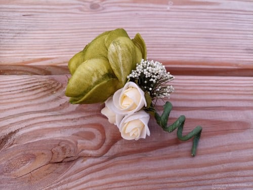 [A-016308] Corsage Ranonkel CRR 308 MosGroen Creme Maatwerk
