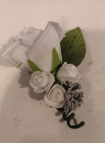[A-022426] Corsage Roos Wit Grijs met blad CPR426 Maatwerk