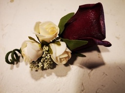[A-023636] Corsage Roos Burgundy Creme CEM36 Maatwerk