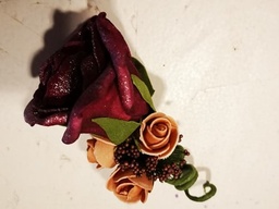 [A-023640] Corsage Roos Burgundy cava burgundy CEM40 Maatwerk