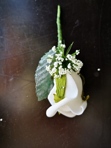 [A-024213] Corsage pick Roos CPD 213 Wit maatwerk incl Diamantspeld