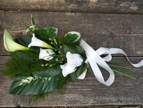 [A-015501] Rouwboeketje Zijden Roos Groen/Wit klein Rouwboeket 25 cm