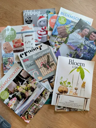 [A-027598] Tijdschriften Bloemschikken en Zeeuws Trouwen restpartij set 9 stuks tijdschrift bloemschikken