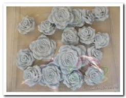 [A-007834] Bloemen Blauw Polyresin doosje 18 stuks