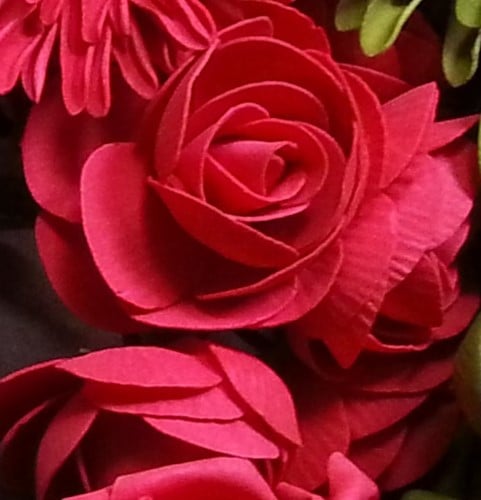[A-009868] Camelia Ranonkel Rood Foambloem bundel 5 stuks