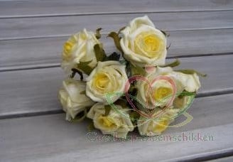 [A-010046] Foamroos Elegant Cremegeel Lichtgeel 5 cm doosje 36 stuks