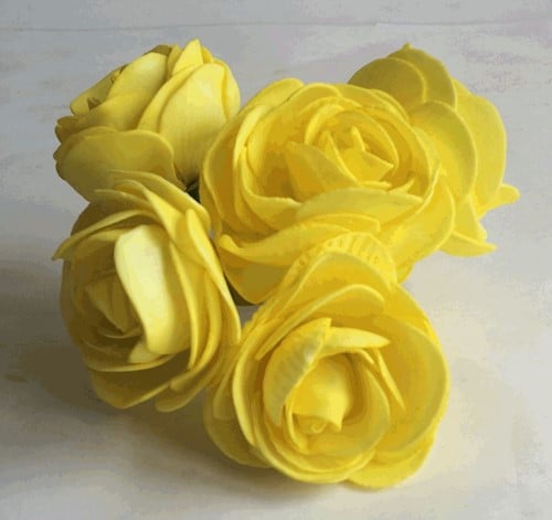 [A-015882] Camelia Ranonkel Yellow Neon Foambloem doos 30 stuks